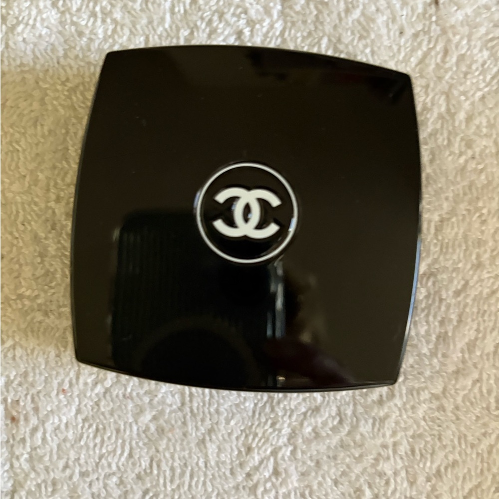 CHANEL Les 4 Ombres Jardins De Lumiere